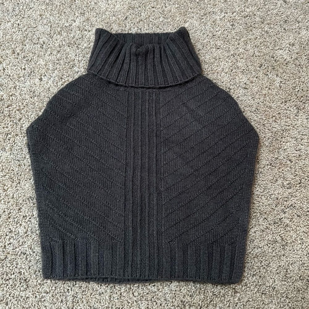 Guess shawl sweater S